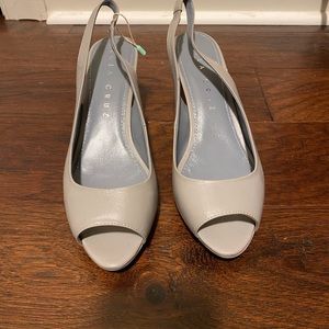 Peep toe Genuine leather Lola Cruz dress shoe NEW